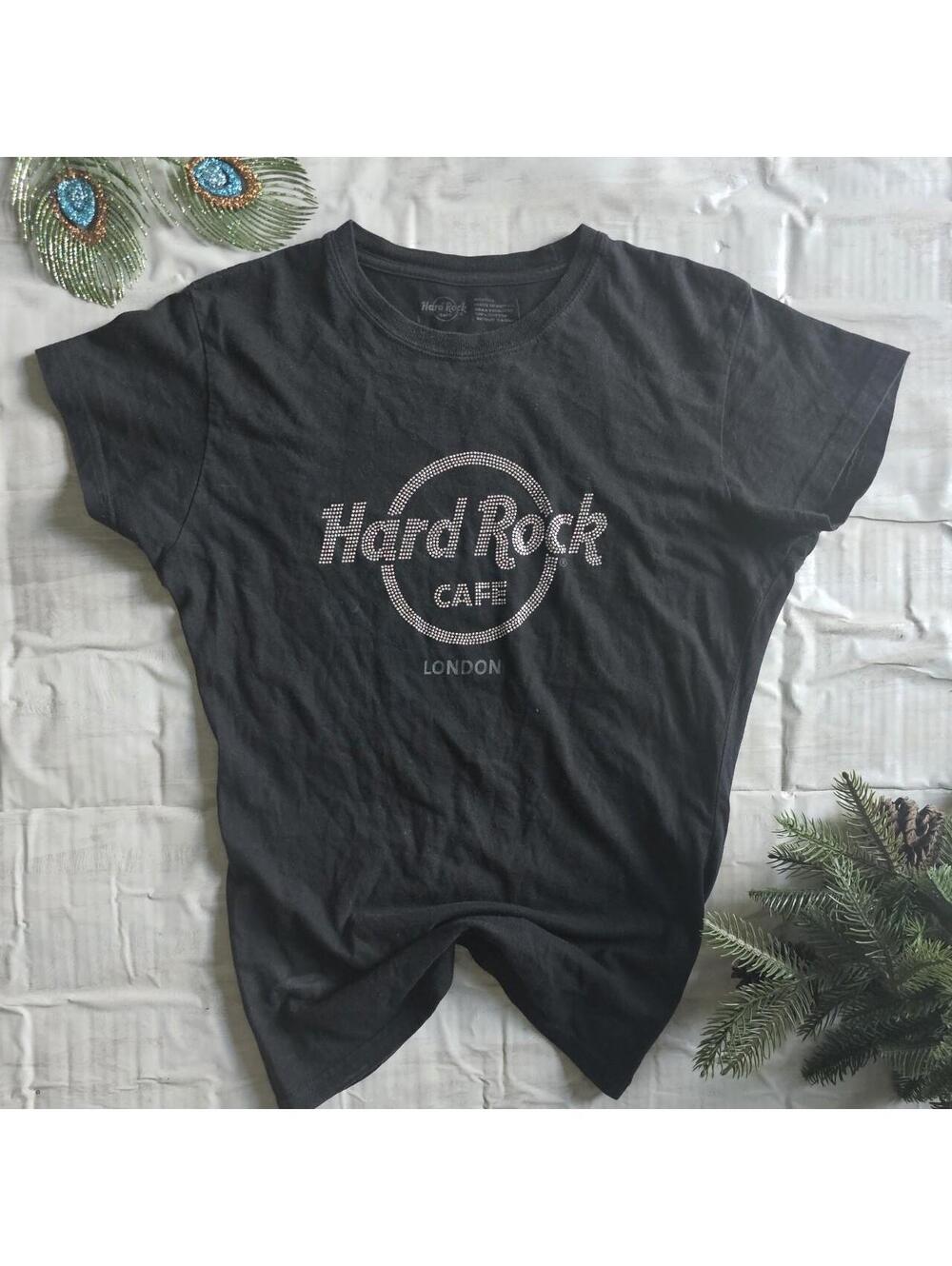 Title: womens vintage y2k black t shirt from hard rock cafe